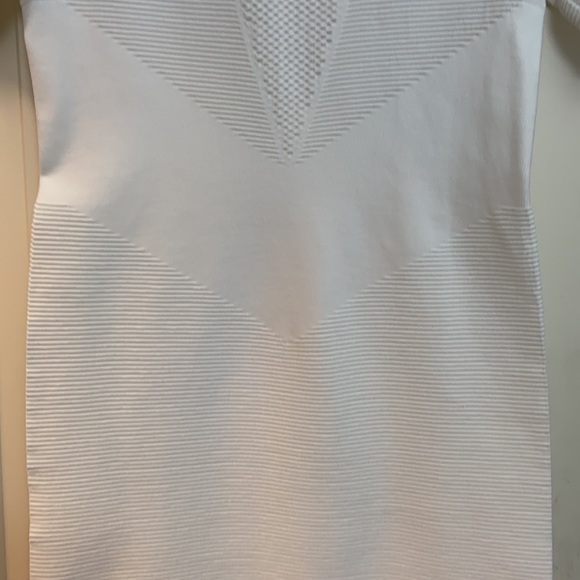 Super fitted dress with multiple pattern cuts - Picture 2 of 8